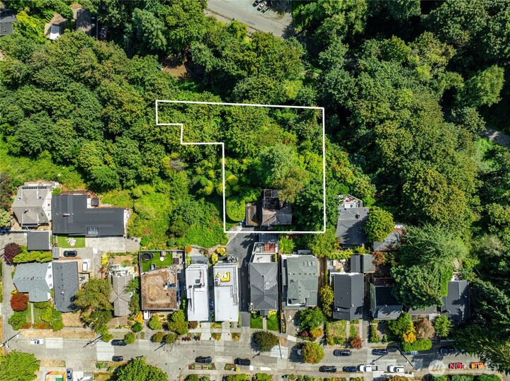 Property Photo:  2309  Arch Avenue SW  WA 98116 