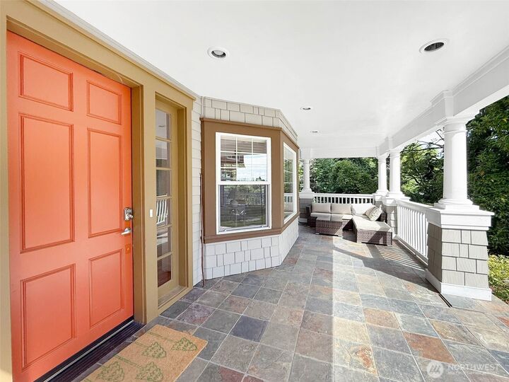 Property Photo:  337  25th Avenue E  WA 98112 