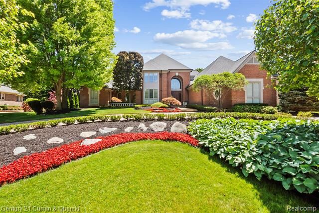 Property Photo: 18878 Oak Leaf Lane MI 48168