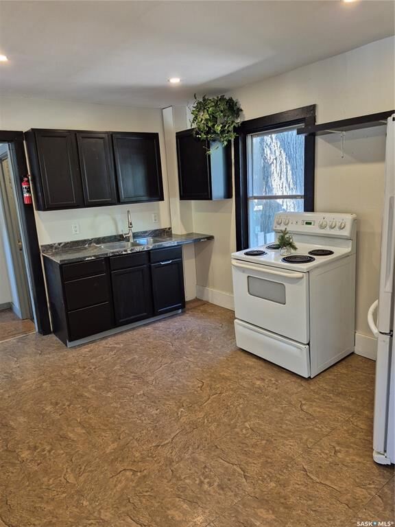 Property Photo:  803 I Avenue N  SK S7L 2H2 