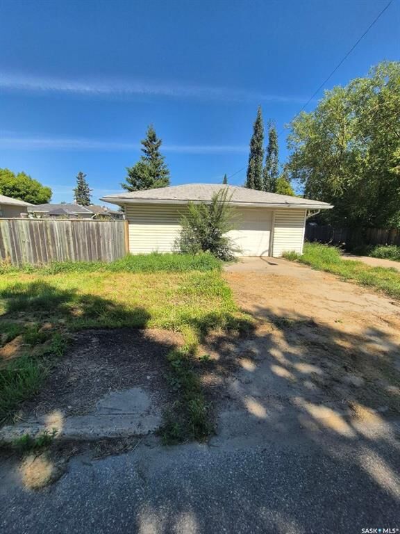 Property Photo: 238 Vancouver Avenue S SK S7M 3M9