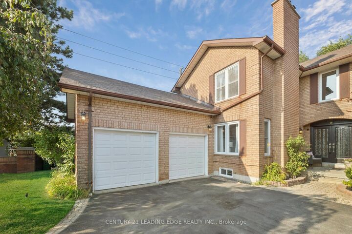 25 Strawberry Hills Drive  Toronto ON M1V 3X9 photo
