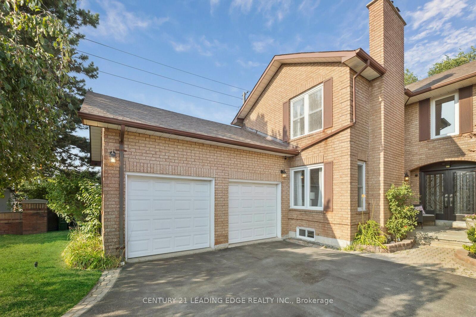 Property Photo: 25 Strawberry Hills Drive ON M1V 3X9
