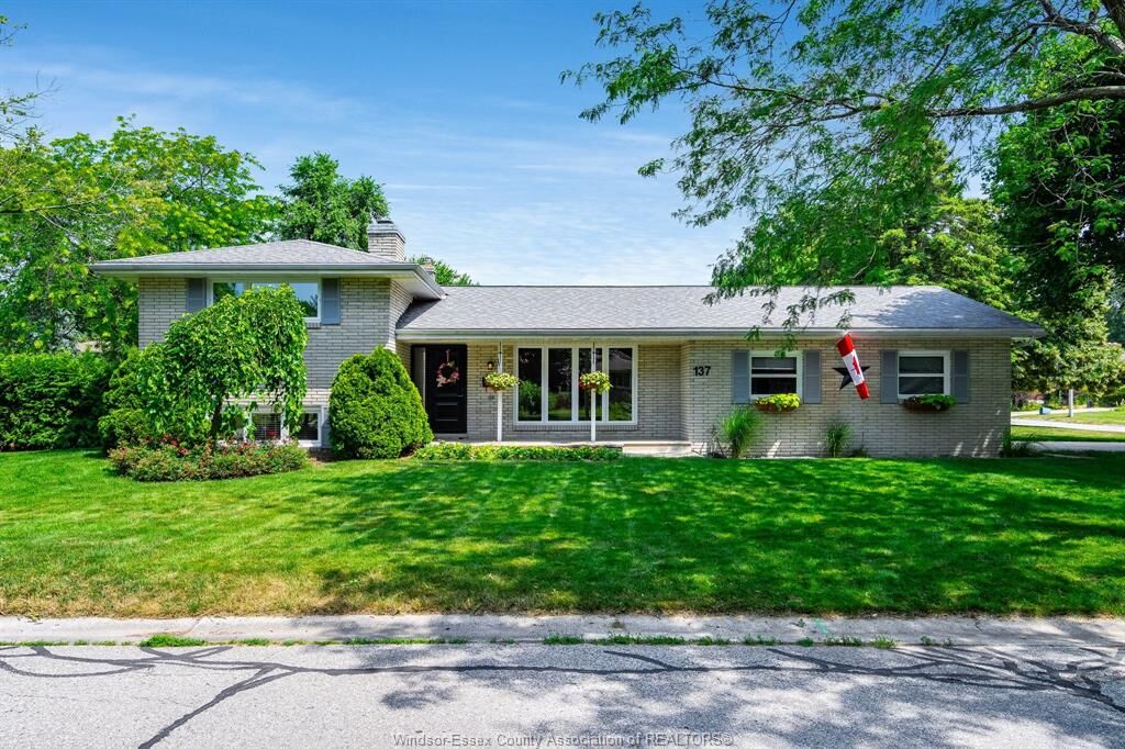 Property Photo:  137 McCallum Drive  ON N9Y 1G6 