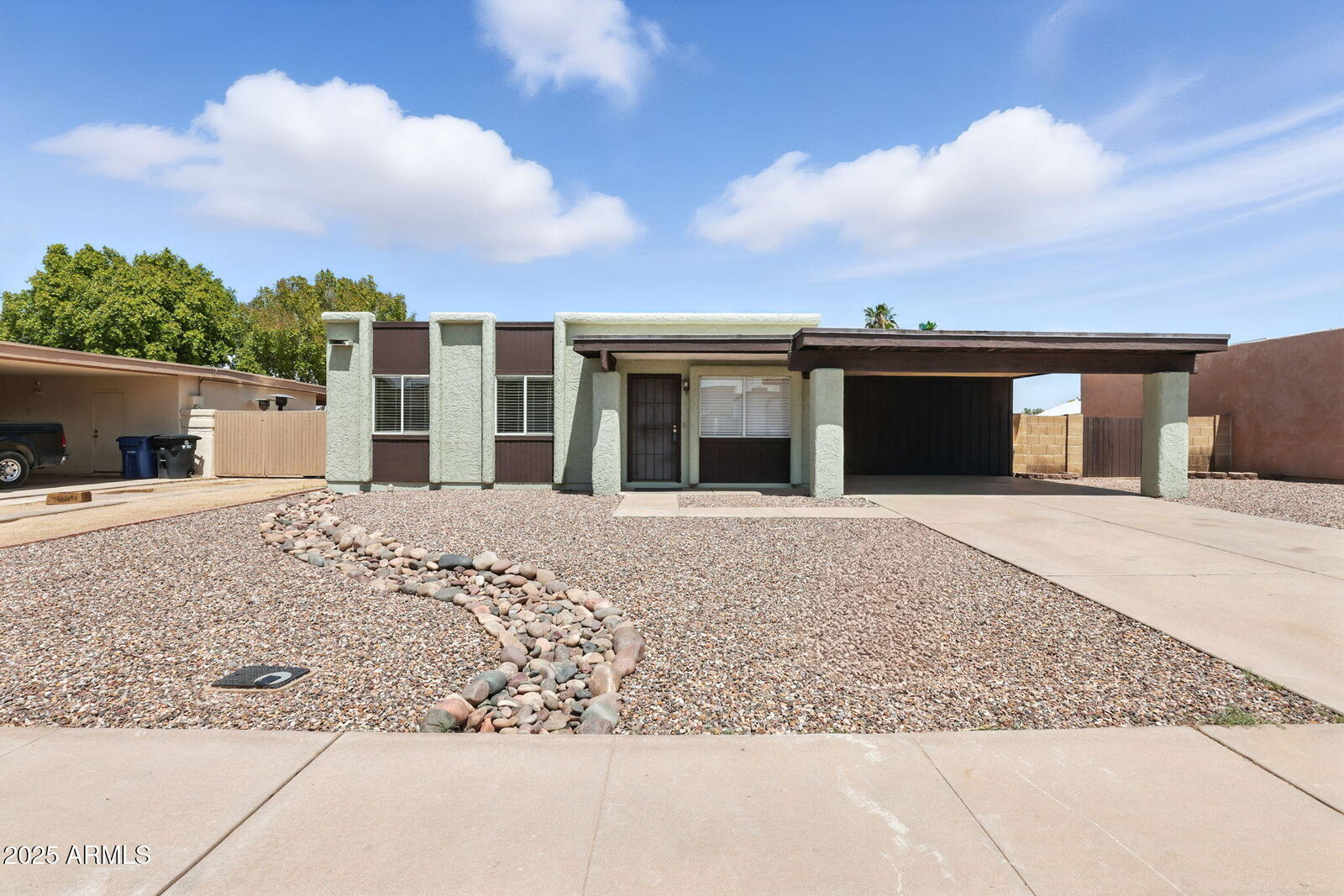 Property Photo: 2612 W Dunbar Drive AZ 85282