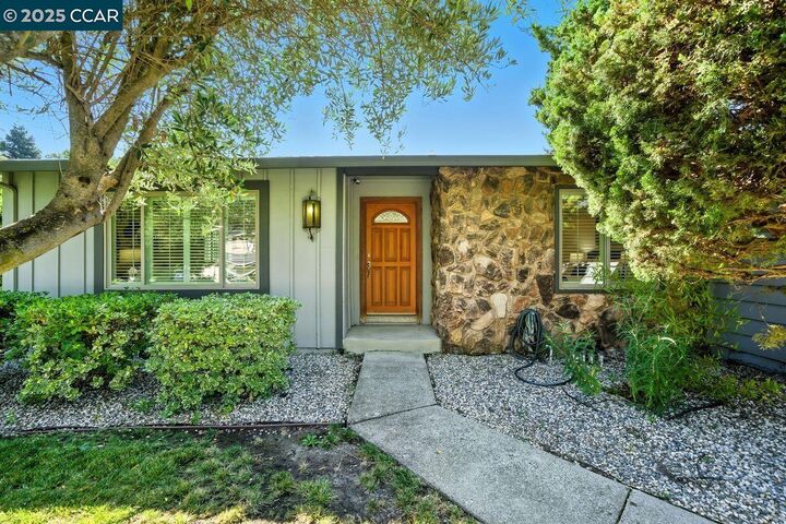 Property Photo: 2537 Dos Rios Dr CA 94583