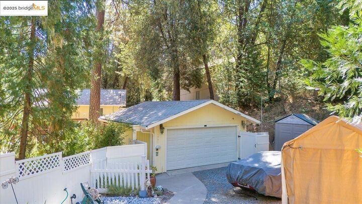 Property Photo: 21931 Glenwood Rd CA 95370