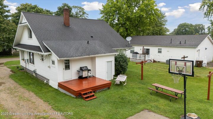 Property Photo:  207 W Fulton Street  MI 48871 