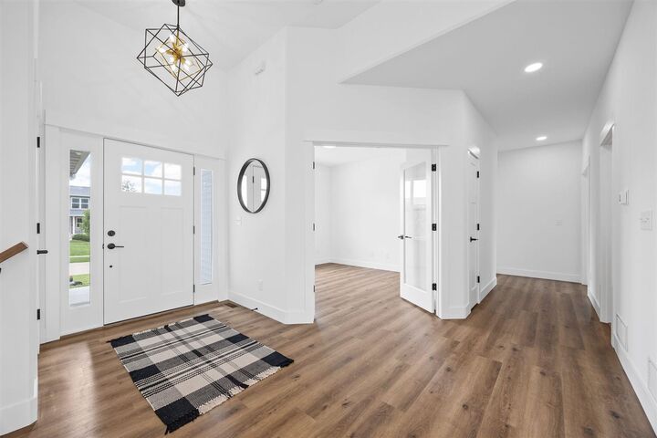Property Photo:  200 Cherry Park Dr NW  IA 52405 