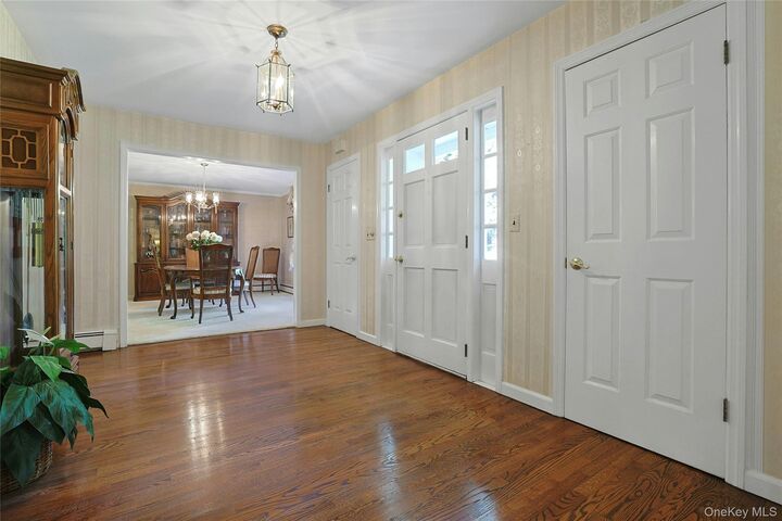 Property Photo:  2 Creighton Lane  NY 10510 