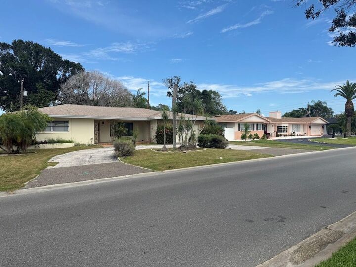 Property Photo:  1336 Robin Road S  FL 33707 