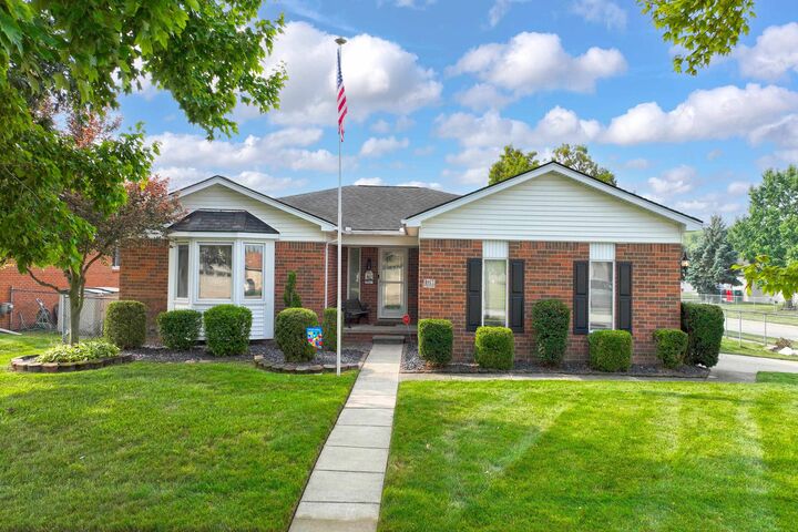 17744 White Plains Drive  Macomb MI 48044 photo