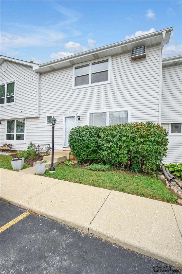 Property Photo:  309 Peppertree Lane  IL 60504 