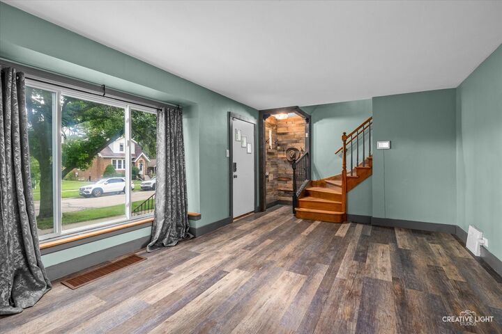 Property Photo: 1001 Manchester Avenue IL 60154