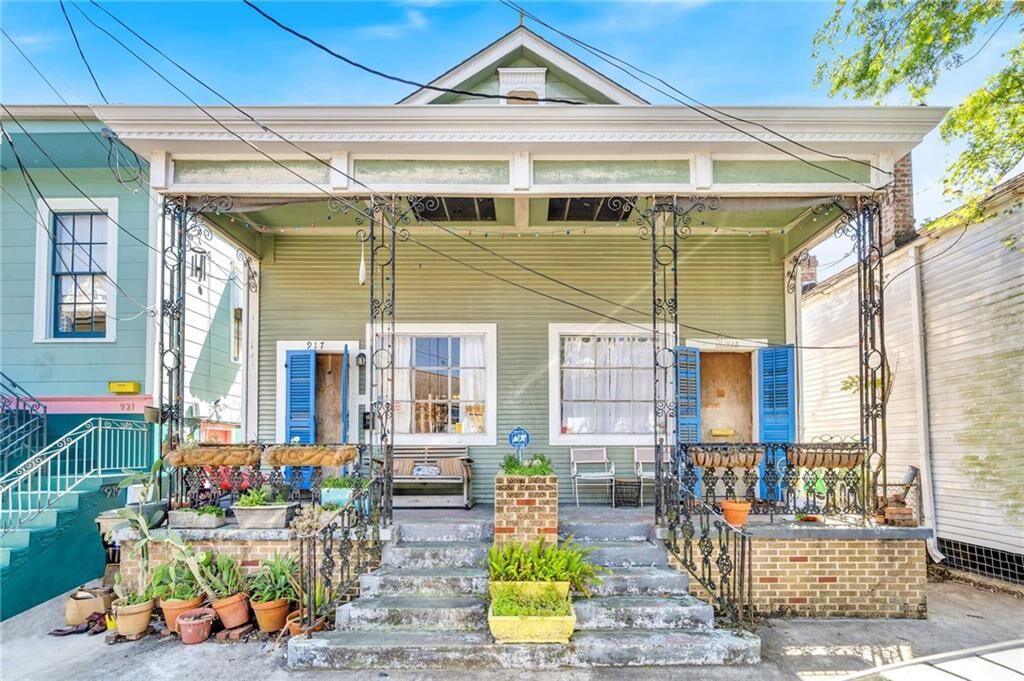 Property Photo: 915 Clouet Street LA 70117