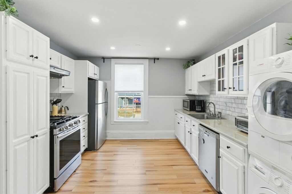 Property Photo:  35 Locust St 3  MA 01923 