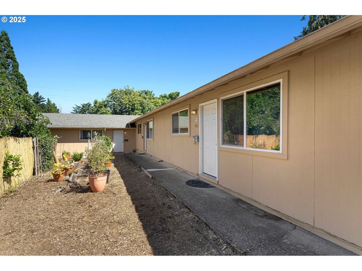 Property Photo:  4103 SE Boise St  OR 97202 