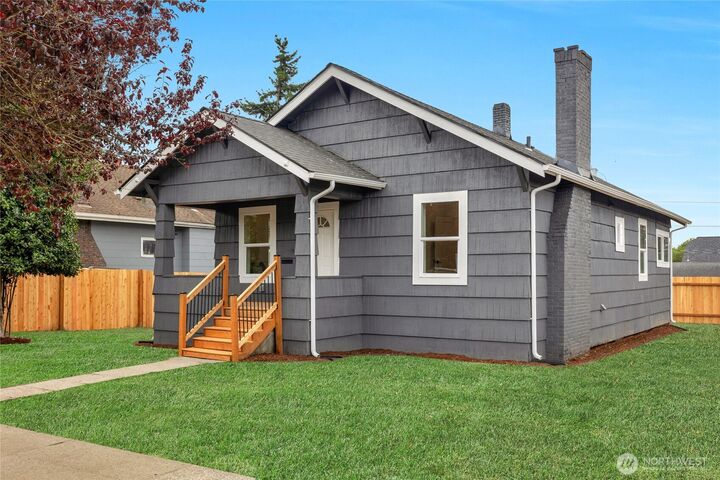 Property Photo: 1602 Baker Avenue WA 98201