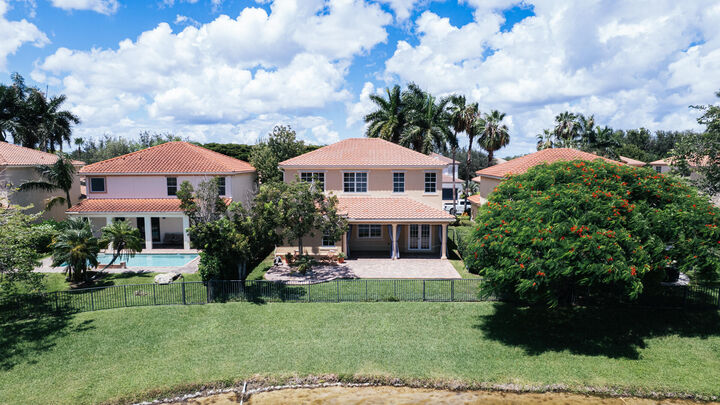 Property Photo: 10722 Willow Oak Court FL 33414