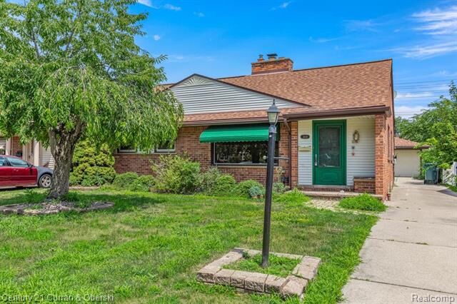 Property Photo: 1408 Sherwood Court MI 48124