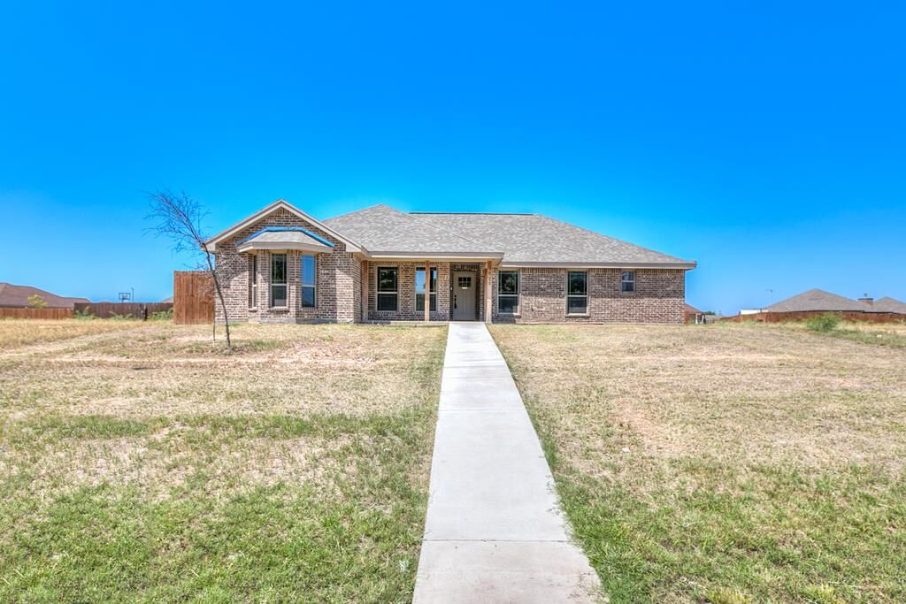 Property Photo: 1929 Concho Dr TX 76904