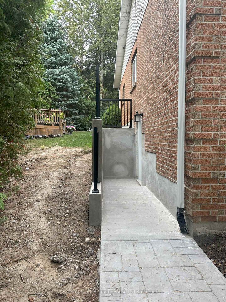 Property Photo: 30 Zeffer Place 2 ON N2A 3Y8