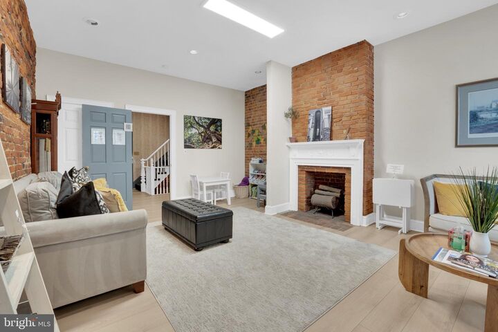 Property Photo:  117 S Saint Asaph Street  VA 22314 
