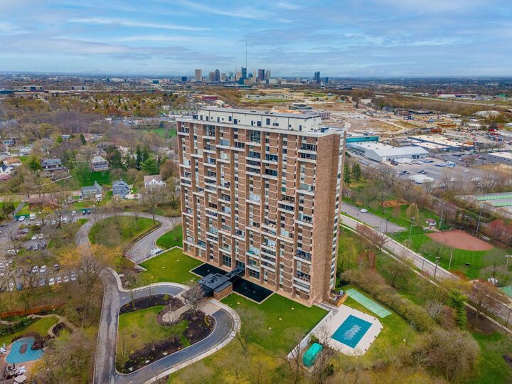 Property Photo:  1000 Urlin Avenue  OH 43212 