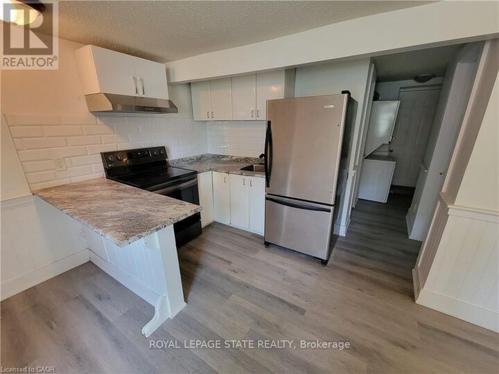 Photo de la propriété:  98 West Avenue North Lower  ON L8L 5C3 