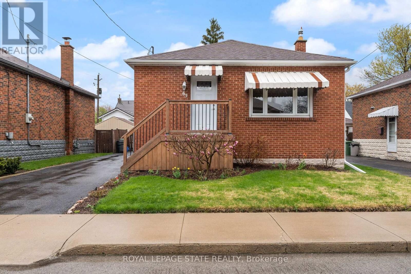 Property Photo:  65 East 11th Street Upper  ON L9A 3T3 