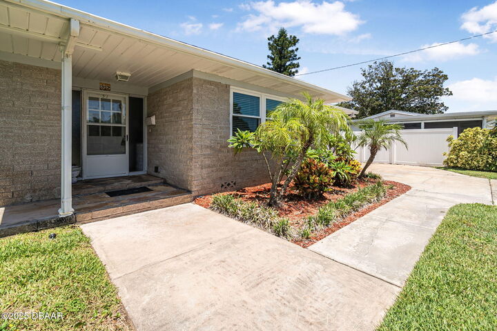 Property Photo: 37 Sunset Boulevard FL 32176