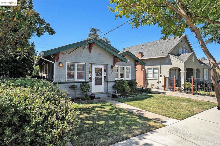 Property Photo: 307 W 9th St CA 94509