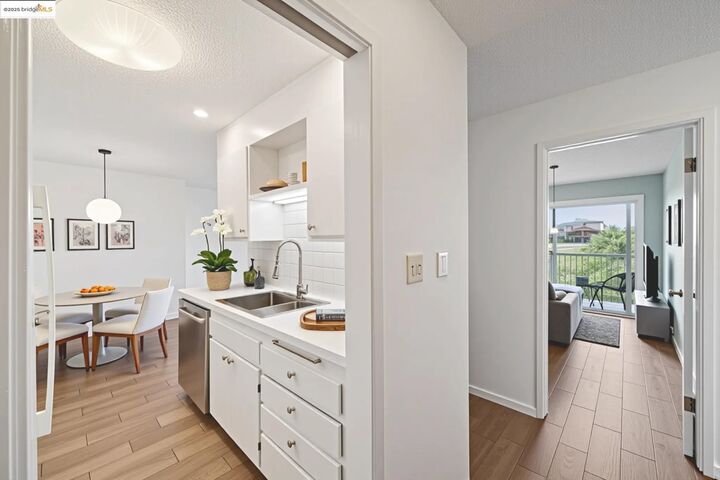 Property Photo: 2 Panoramic Way 105 CA 94704