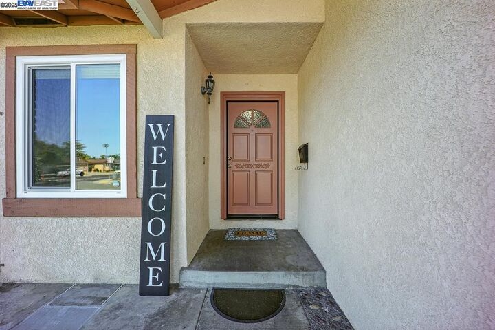 Property Photo: 2702 Chinook Ct CA 94587