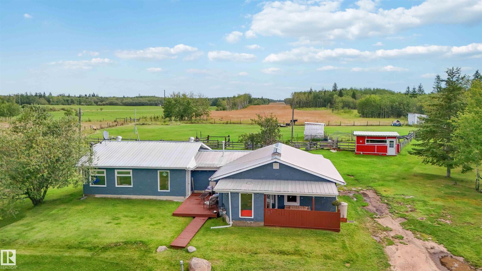 Property Photo: 19, 23422 Twp Rd 582 AB T0G 1L2
