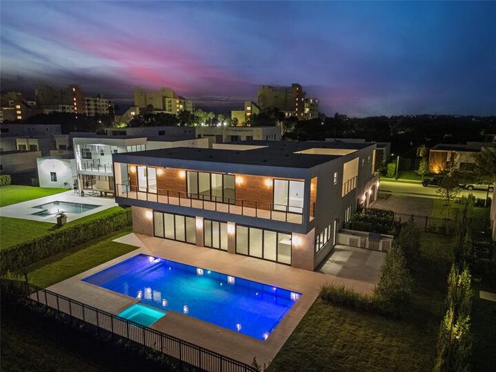 Property Photo:  16722 S Botaniko Dr S  FL 33326 