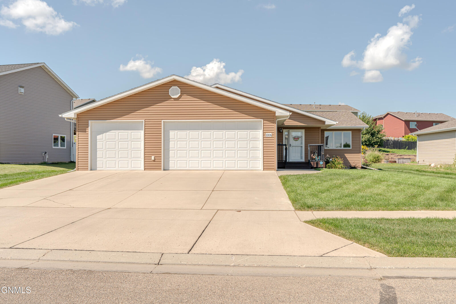Property Photo:  1006 Calvert Drive  ND 58503