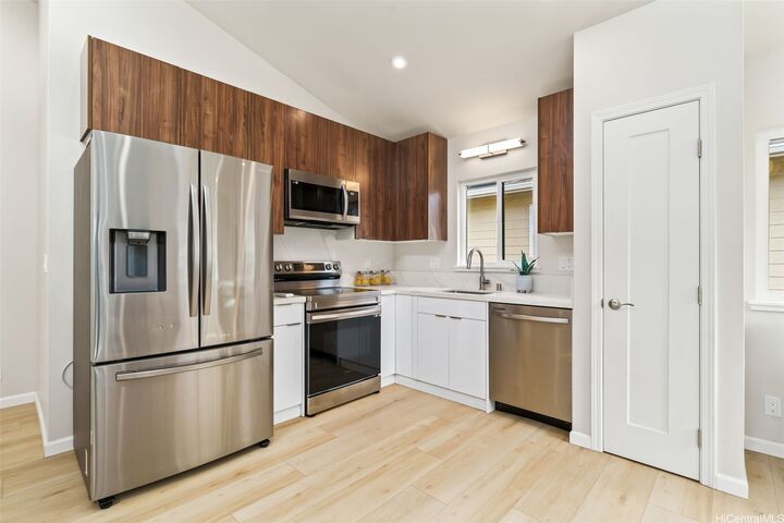 1729 Keeaumoku Street B  Honolulu HI 96822 photo