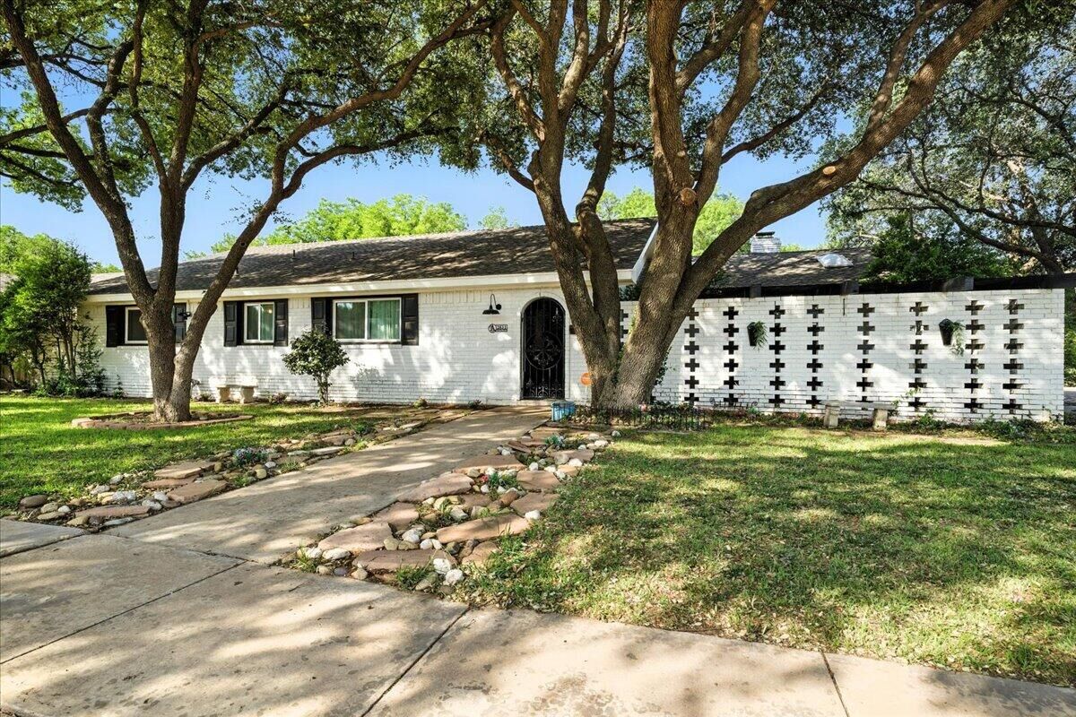 Property Photo: 3611 Knoxville Drive TX 79423