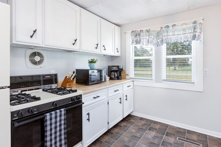 Property Photo:  1300 Sandow  MI 48640 