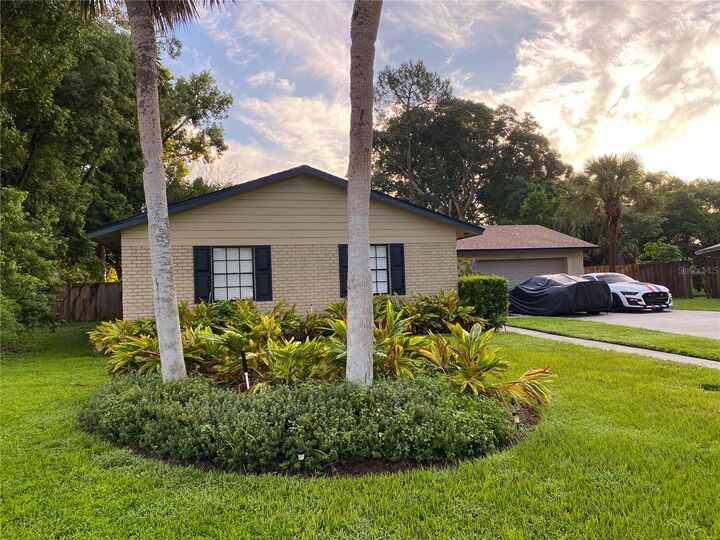 Property Photo:  1045 Camelot Way  FL 32707 