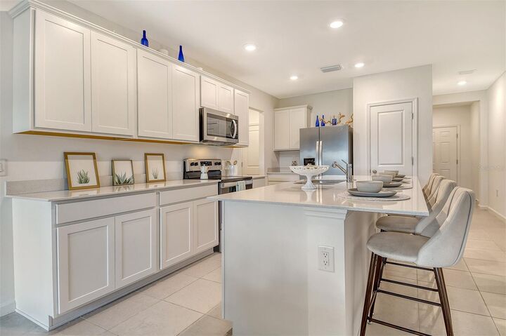 Property Photo:  1828 Vanora Lane  FL 34240 