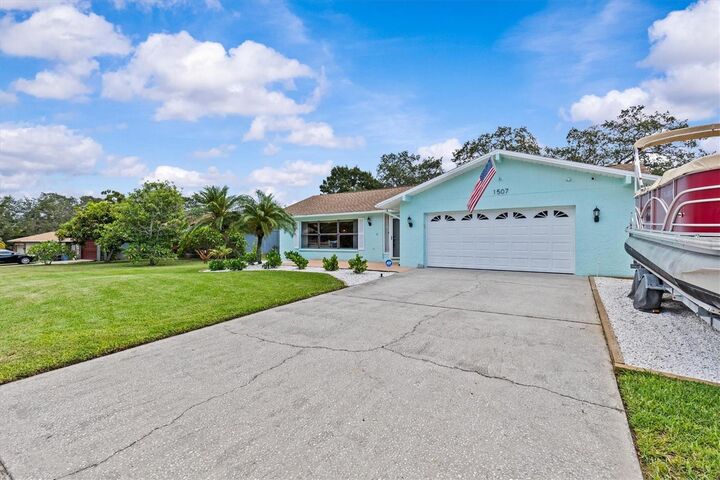 Property Photo:  1507 Poinsettia Avenue  FL 34689 