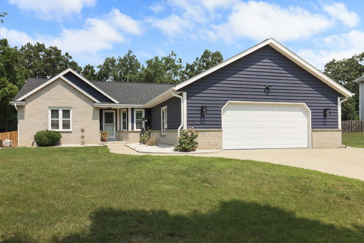 7742 W Lake Pointe Dr  Franklin WI 53132 photo