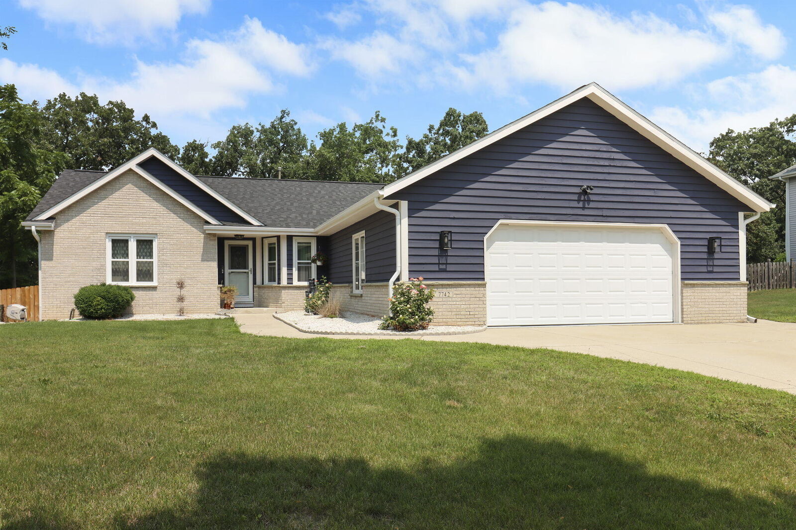 Property Photo: 7742 W Lake Pointe Dr WI 53132