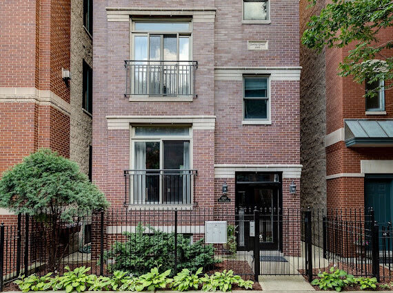 Property Photo: 1347 W Fillmore Street A1 IL 60607