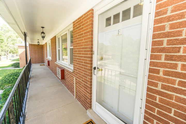 Property Photo: 1427 Homestead Road F IL 60526