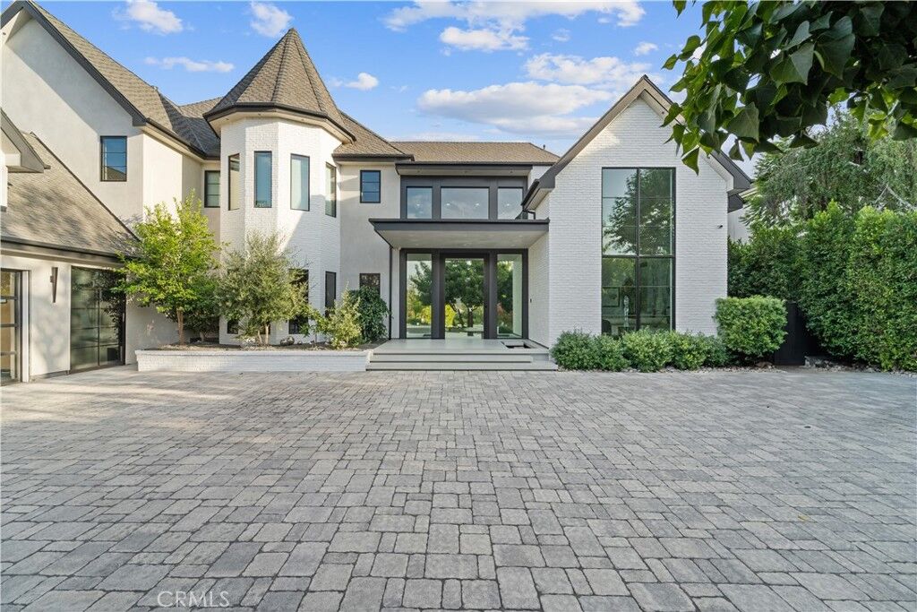 Property Photo: 20620 Chatsboro Drive CA 91364