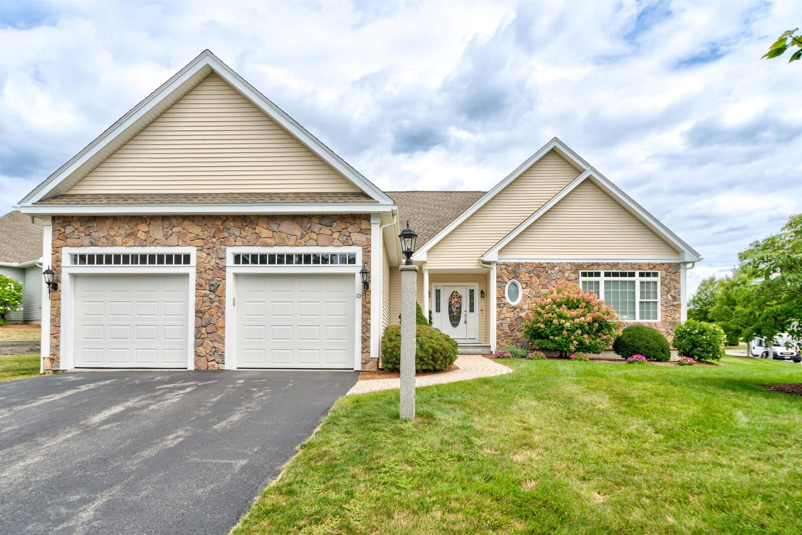 Property Photo: 10 Dunrobin Circle MA 01844