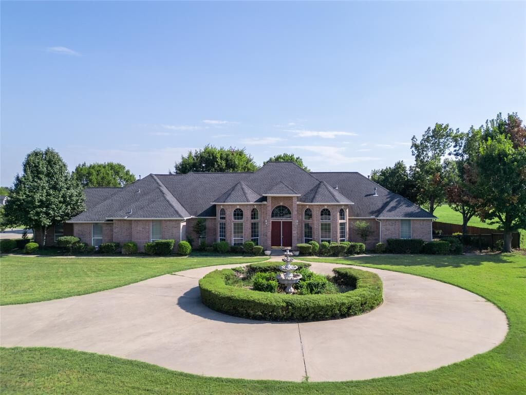 Property Photo: 801 Alconberry Drive TX 76036